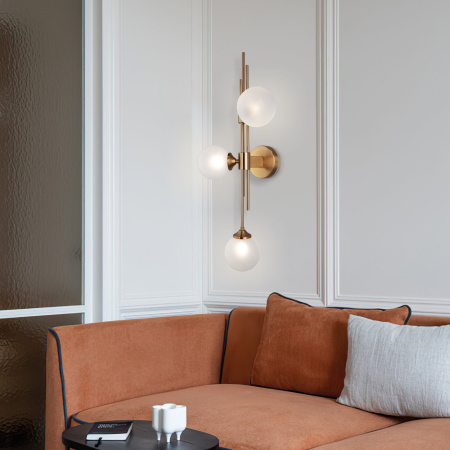 nastennyy-svetilnik-so-steklyannymi-plafonami-50383-3-latun-a065726_0003