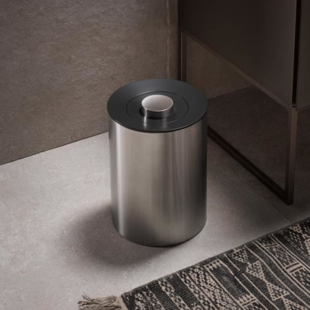 48_04989010037_char_c1